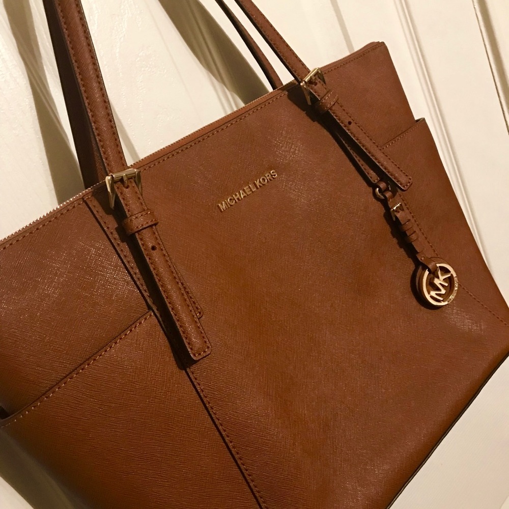 MK Jet Set LG Saffiano Leather Top-Zip Tote